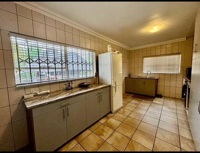 3 BEDROOM HOUSE FOR SALE IN VANDERBIJLPARK SE 3